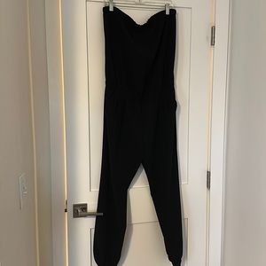 Joie black romper with pockets!